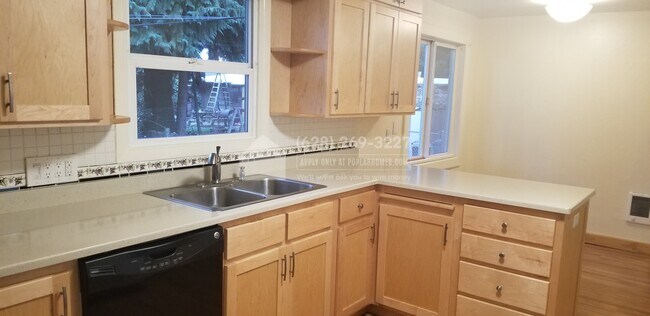 Building Photo - 2760 Wayside Ln