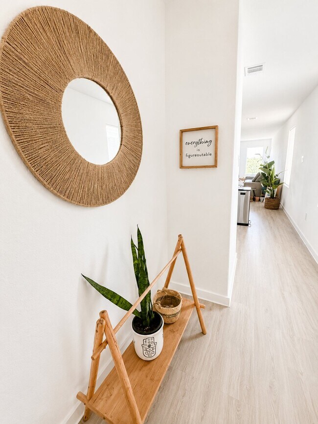 Foto del edificio - 8630 Astral Pl