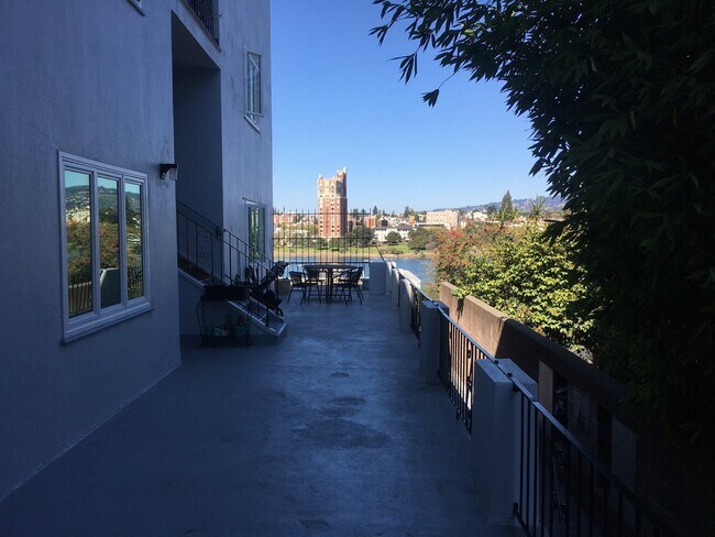 Foto del edificio - 411Wayne Ave