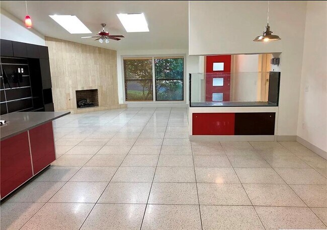 Building Photo - 1107 N Bend Dr