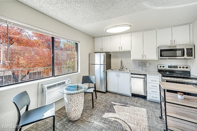 Building Photo - 1 br, 1 bath Apartment - 831 Wheeler Ave