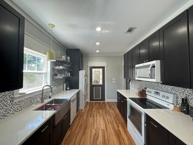 Foto del edificio - Charming Pensacola Home