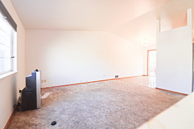 Foto del edificio - 3074 NE Tahoe Ct