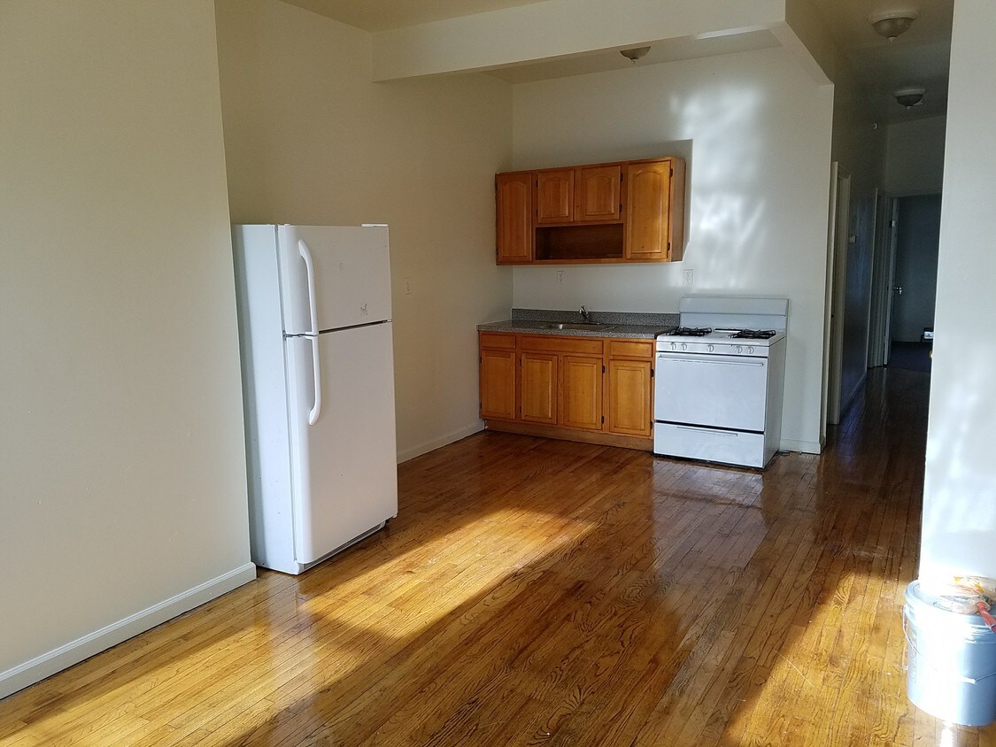 Primary Photo - 2125 Atlantic Ave