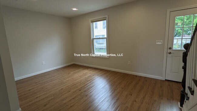 Building Photo - 28 Reyem St