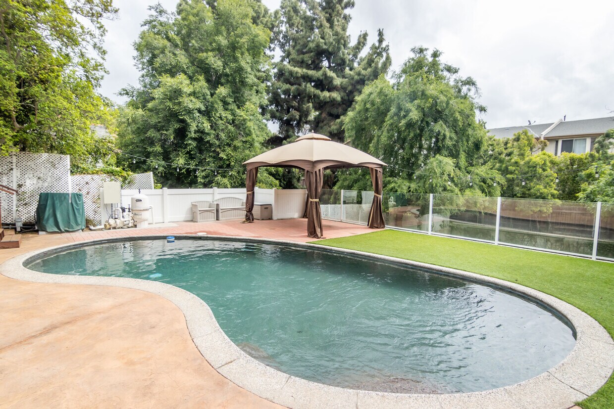 Foto del edificio - 5326 Leghorn Ave