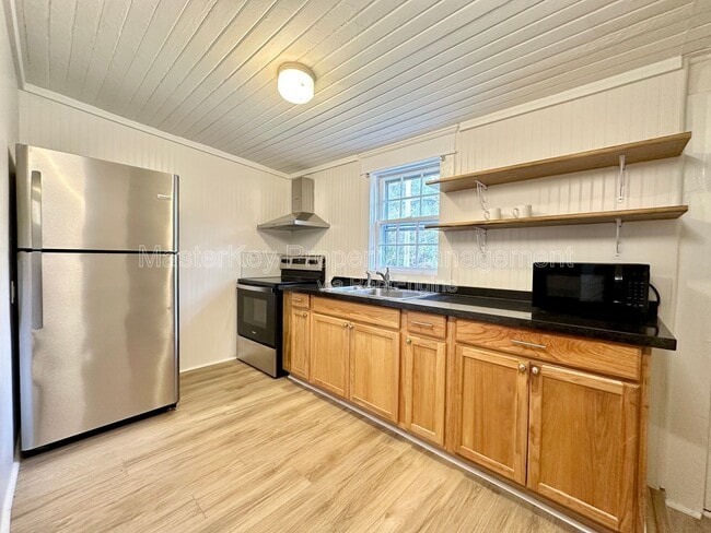 Building Photo - 302 Raynor St