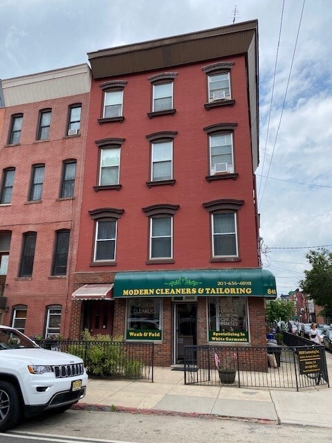 Primary Photo - 840 Bloomfield St