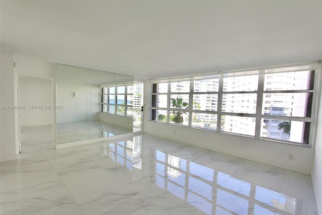 Foto del edificio - 1440 Brickell Bay Dr