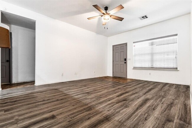 Foto del edificio - 4501 Wagner Lake Dr