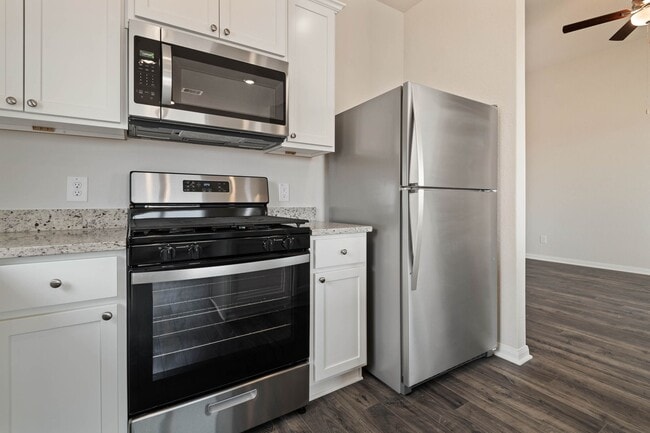 Building Photo - 348 Kingston Wy