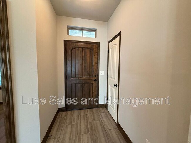 Foto del edificio - 420 Josephine Ct