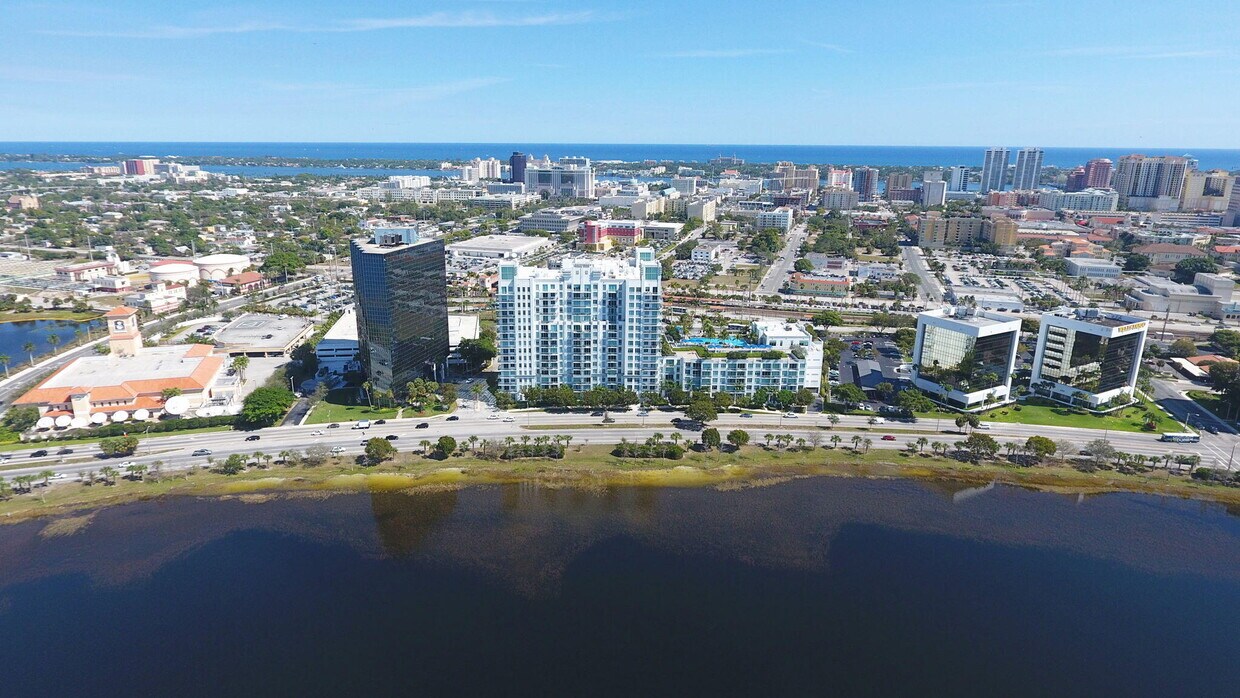 Foto principal - 300 S Australian Ave