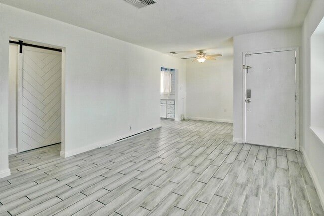 Foto del edificio - 431 E Janice St