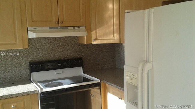 Foto del edificio - 2390 W 74th St