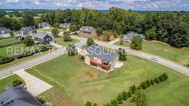 Building Photo - Beautiful brick front ranch