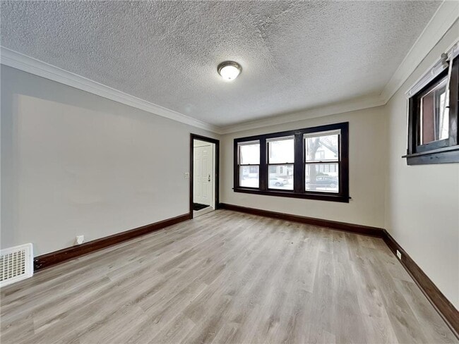 Building Photo - 3223 N Aldrich Ave