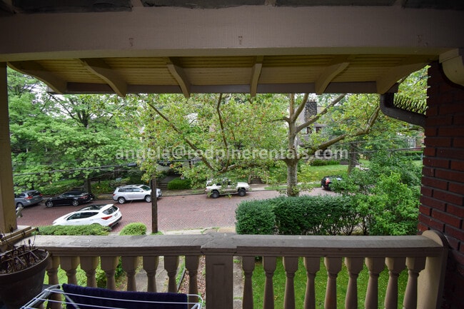 Building Photo - 5728 Solway St