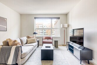 Building Photo - 330 3rd Ave W