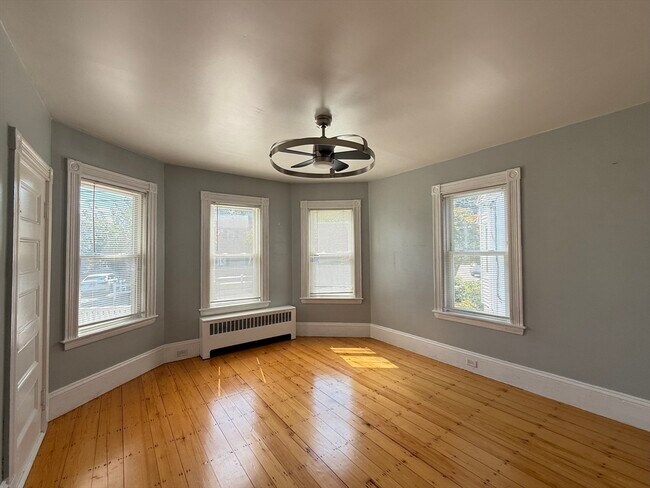 Foto del edificio - 95 Nightingale Ave