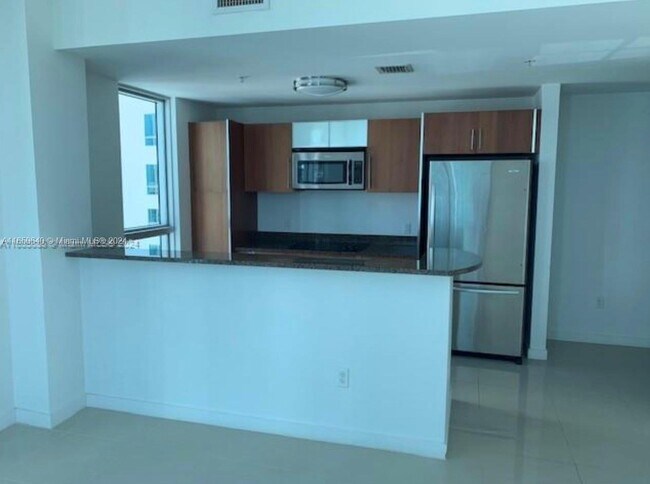 Building Photo - 300 S Biscayne Blvd