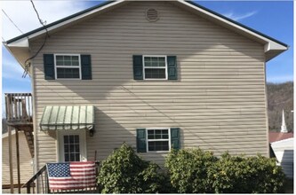 Building Photo - 830 Deerfield Ln