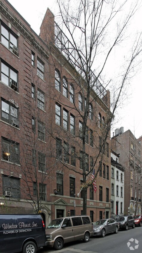 Primary Photo - 136 E 78th St