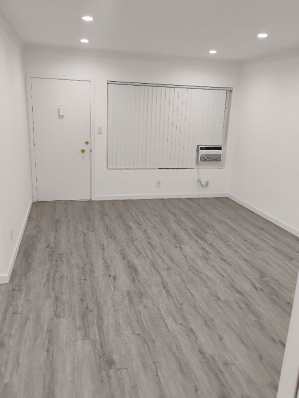 Building Photo - 924 N Curson Ave