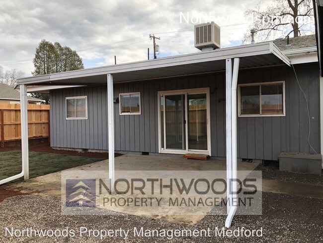 Building Photo - 1254 Maple Park Dr