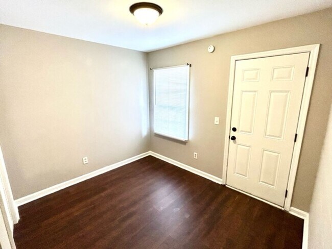 Building Photo - 124 Cottonwood Dr.