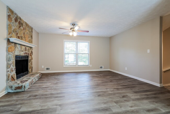 Building Photo - 2958 Quinbery Dr
