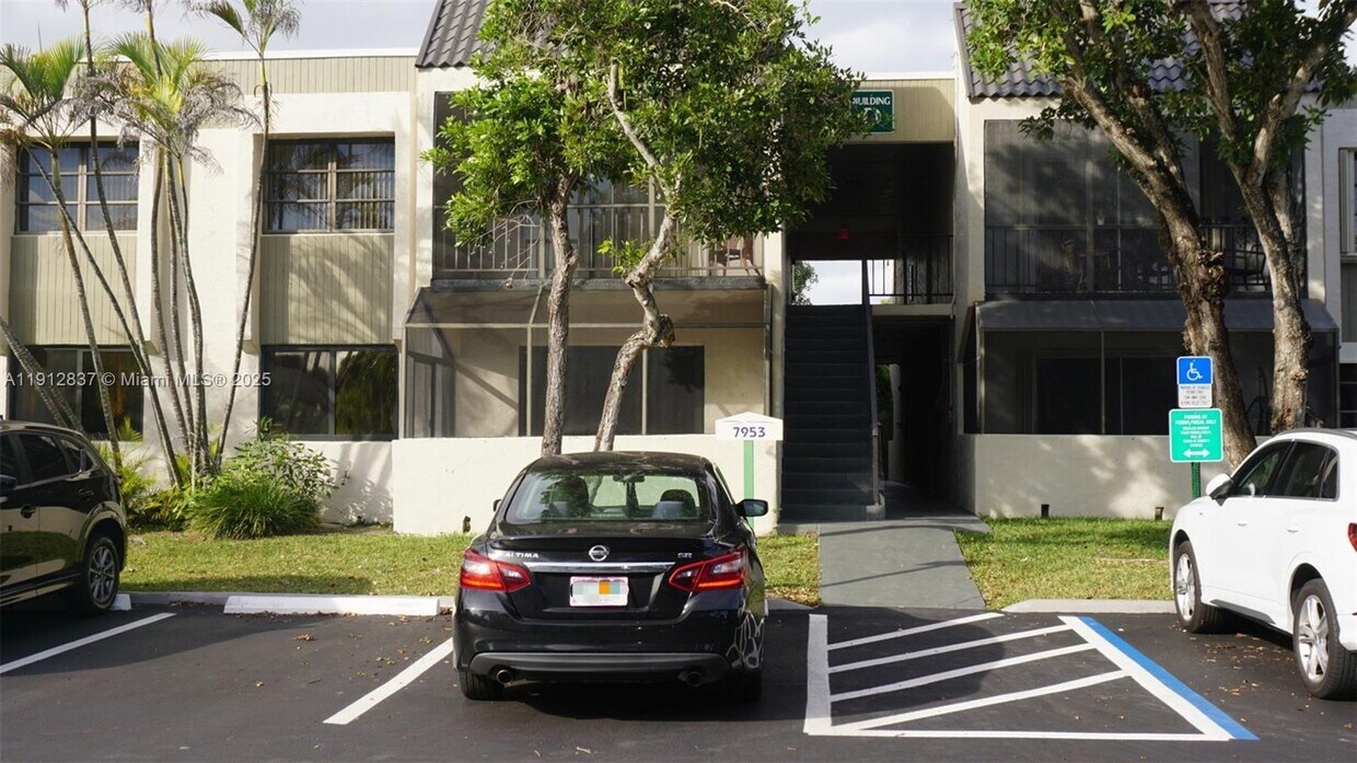 Foto principal - 7953 SW 104th St