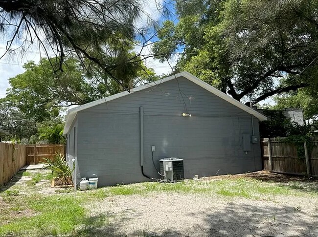 Building Photo - 4666-4611 11th Ave S