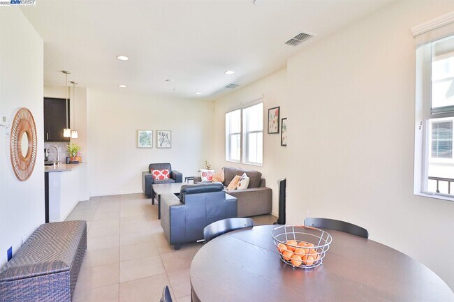 Building Photo - 1234 Nestwood Way