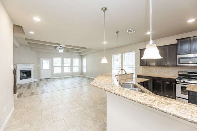 Foto del edificio - 2414 Garden Falls Dr