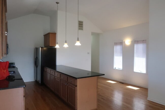 Building Photo - 3541 S Hamilton Ave