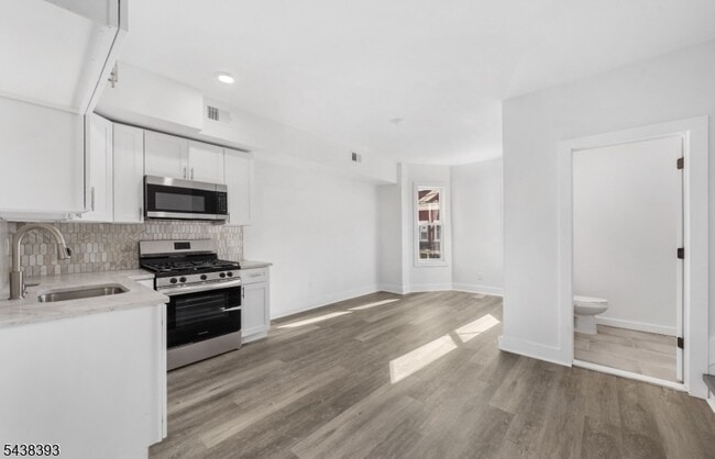 Building Photo - 1119 Hampton Pl