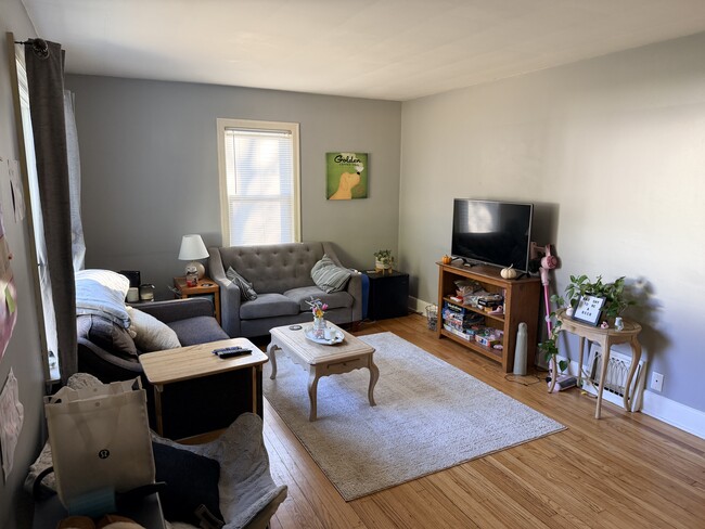 Building Photo - 412 6th Ave