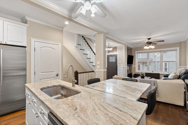 Building Photo - 12 Colebrook St