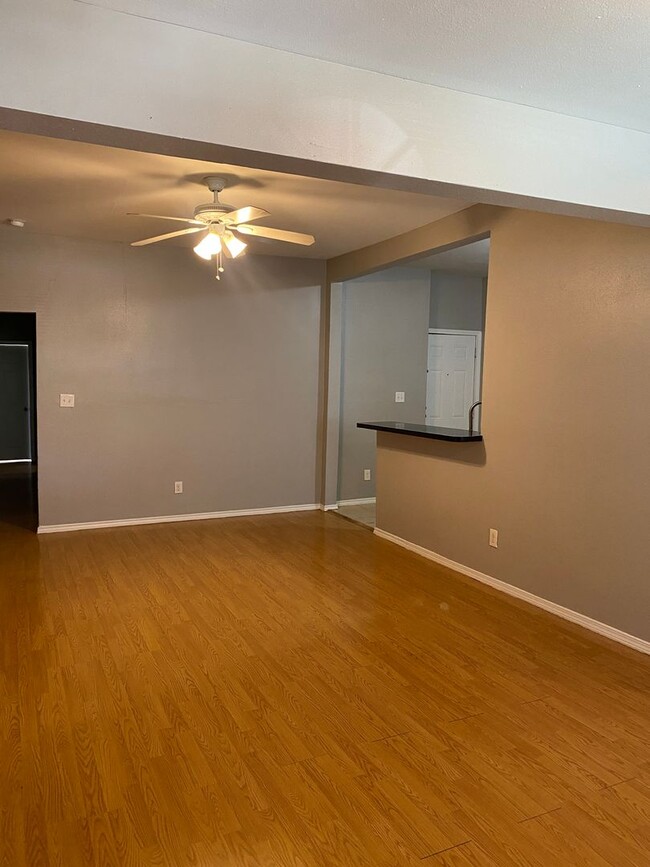 Photo - Large 2-Bedroom Near I-10 & Culebra Apartment