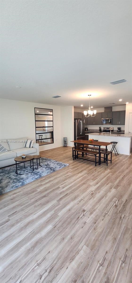 Foto del edificio - 9348 Westside Hls Dr