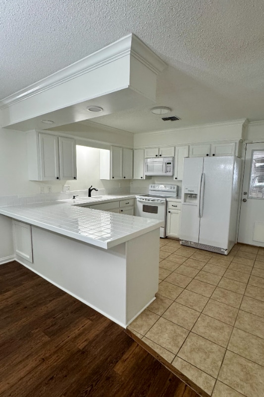 Building Photo - 305 Halcott Dr Building Photo - 305 Halcott Dr