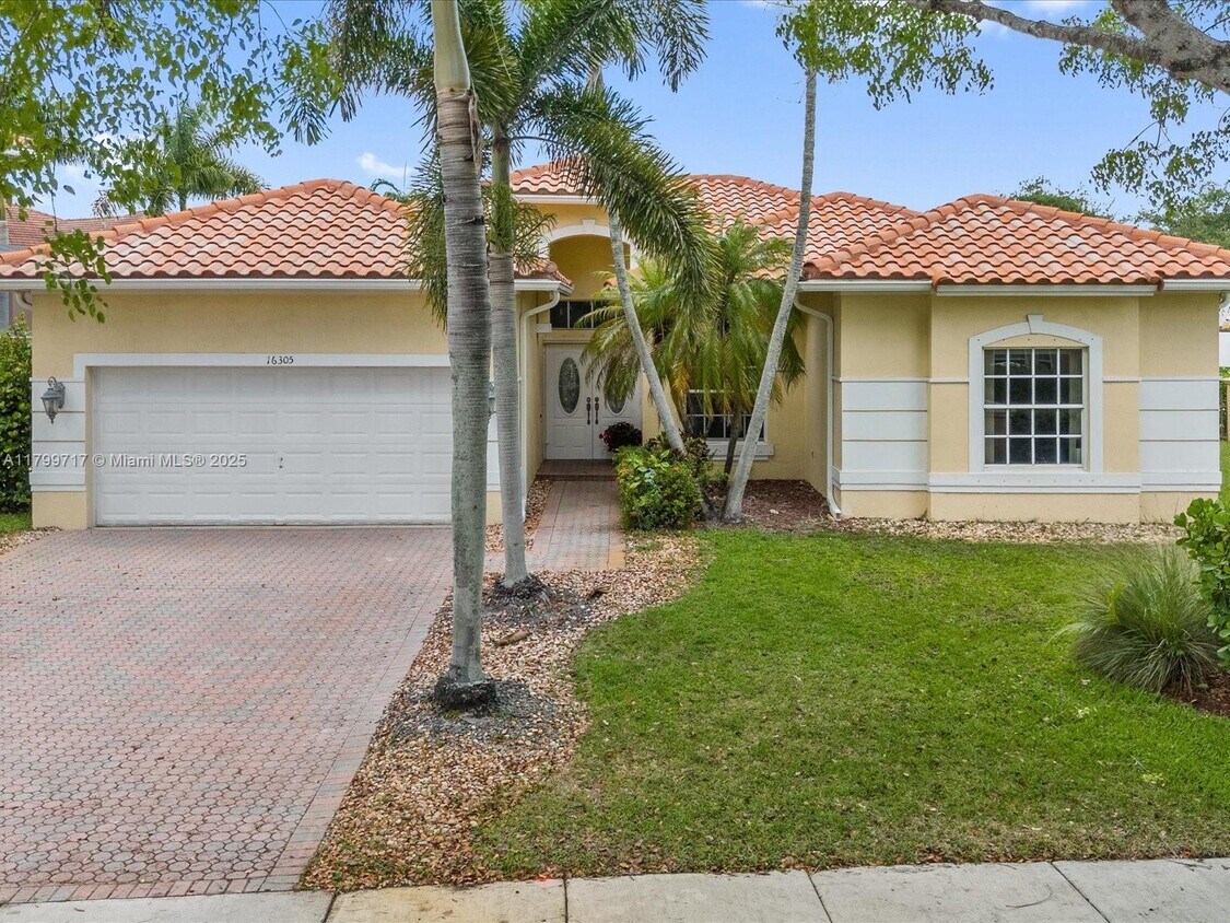 Foto principal - 16305 NW 15th St