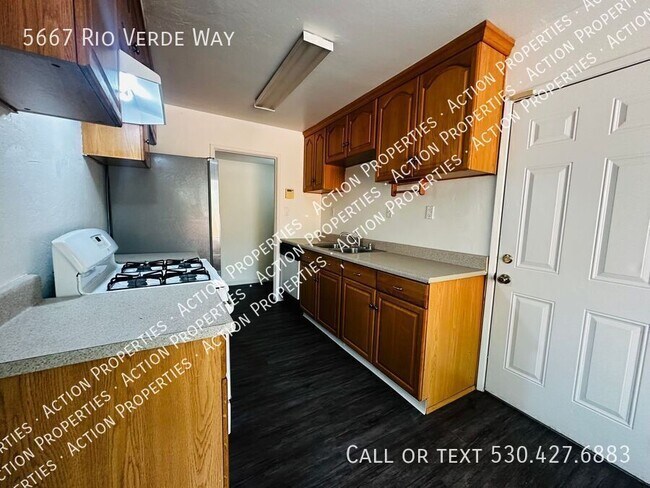 Building Photo - 5667 Rio Verde Way