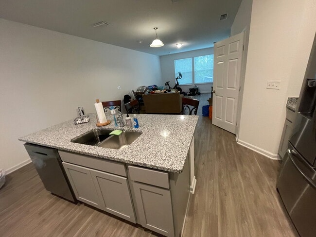 Building Photo - 90 Ridge Lake Rd