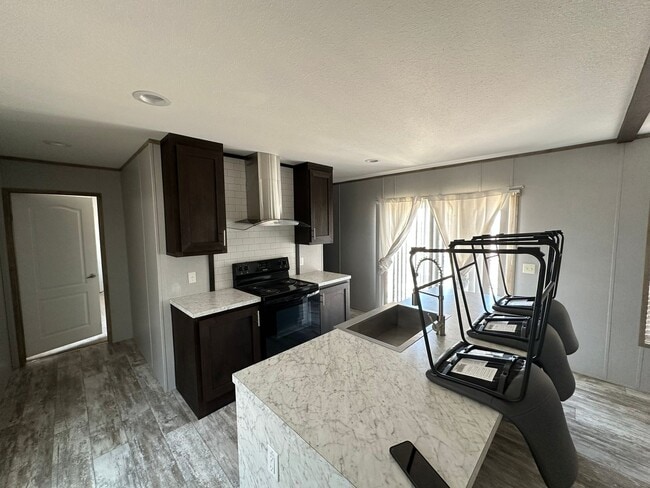 Building Photo - 3 Bed 2 Bath Home