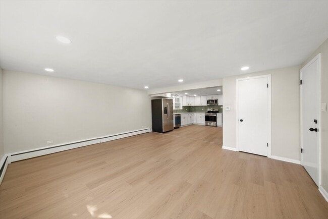 Building Photo - 7062 W Diversey Ave