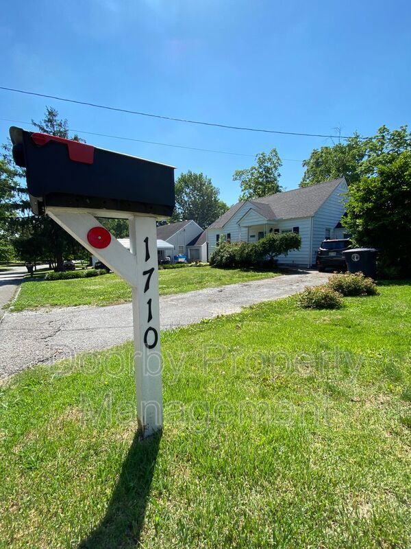 Building Photo - 1710 John Ross Rd