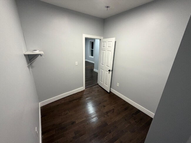 Foto del edificio - 360-362-362 Peshine Ave