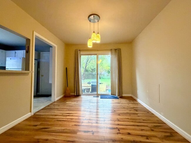 Building Photo - Charming 3bdr Brick Rancher in the Heart o...